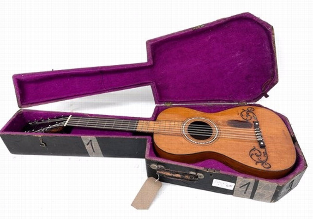 La Junta compra la primera pieza para el Museo del Flamenco: una guitarra española de seis órdenes de finales del XVIII hecha en Cádiz.