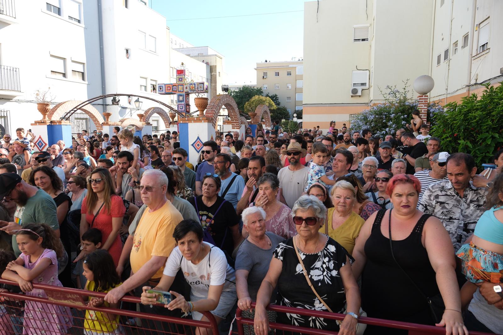 Galería: Cádiz quema lo malo con la tradición de los juanillos