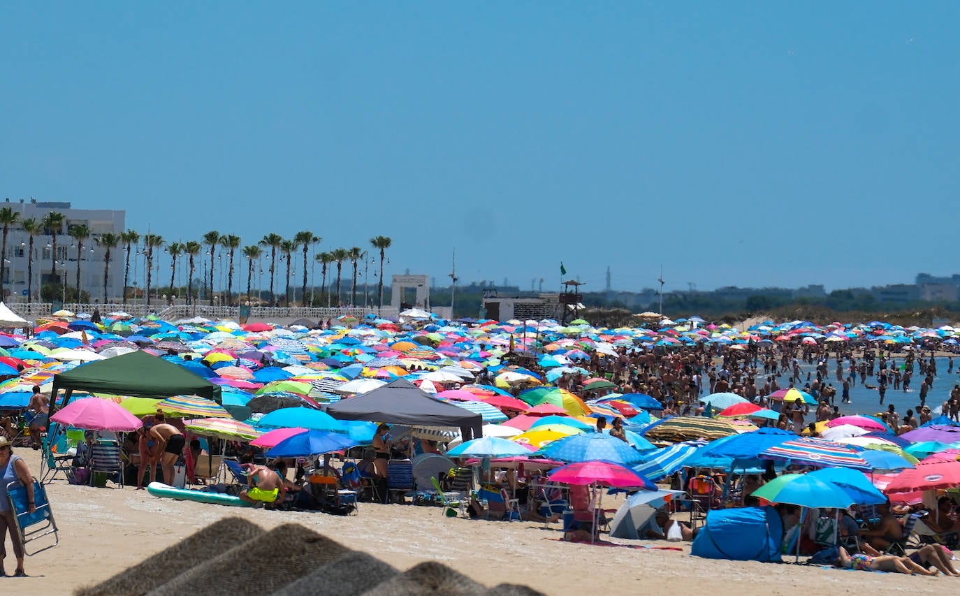 Fotos: Cádiz disfruta de su primer fin de semana de verano