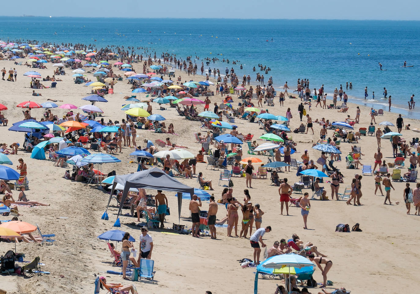 Fotos: Cádiz disfruta de su primer fin de semana de verano