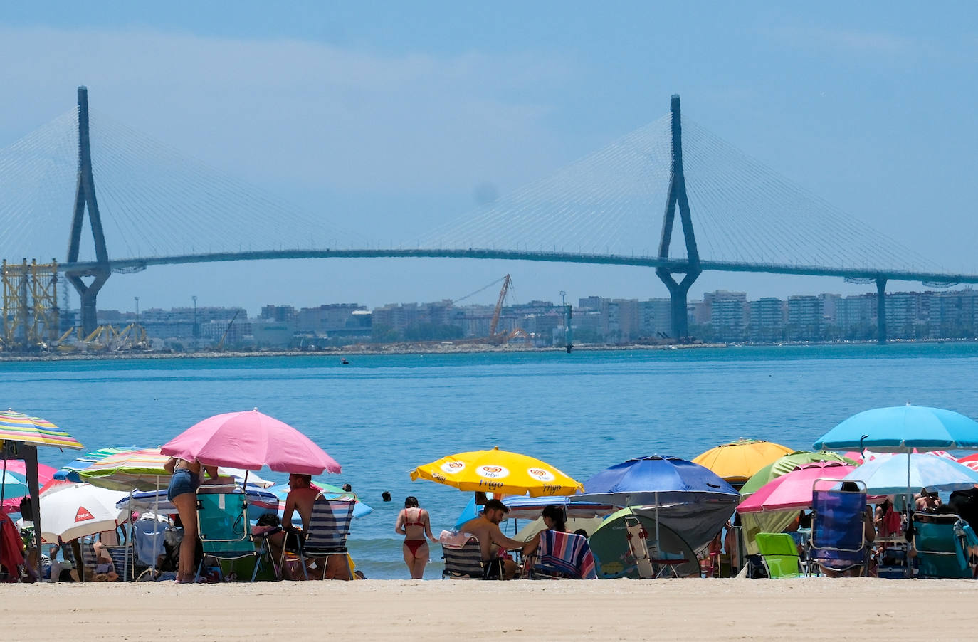 Fotos: Cádiz disfruta de su primer fin de semana de verano