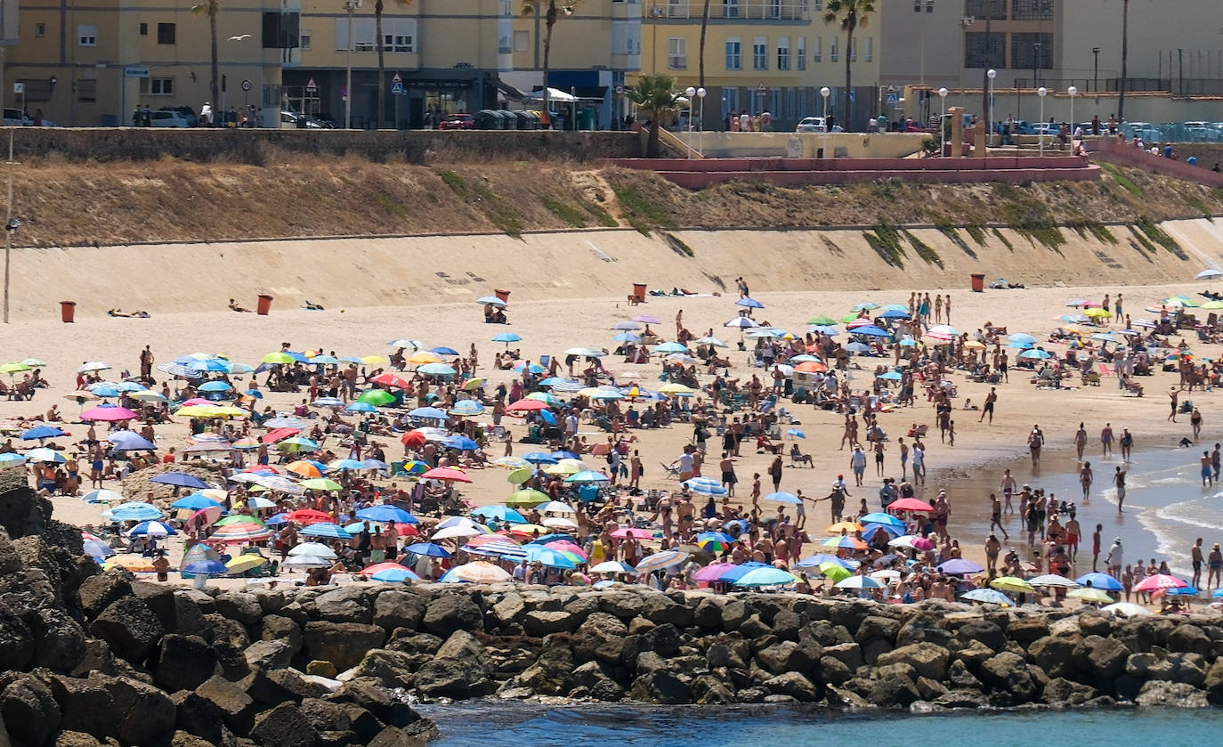 Fotos: Cádiz disfruta de su primer fin de semana de verano