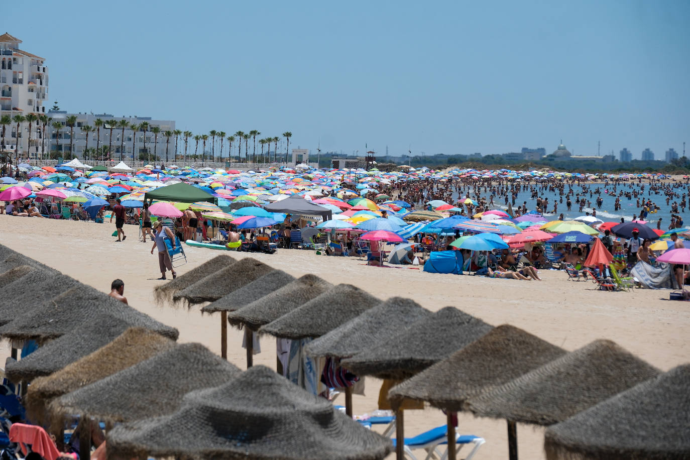 Fotos: Cádiz disfruta de su primer fin de semana de verano