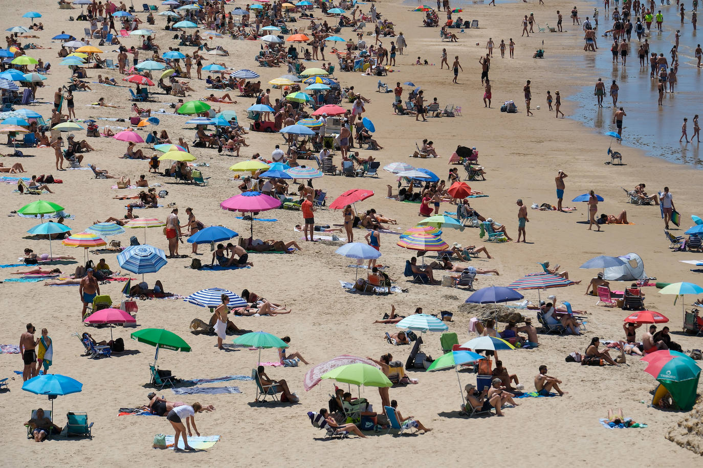 Fotos: Cádiz disfruta de su primer fin de semana de verano