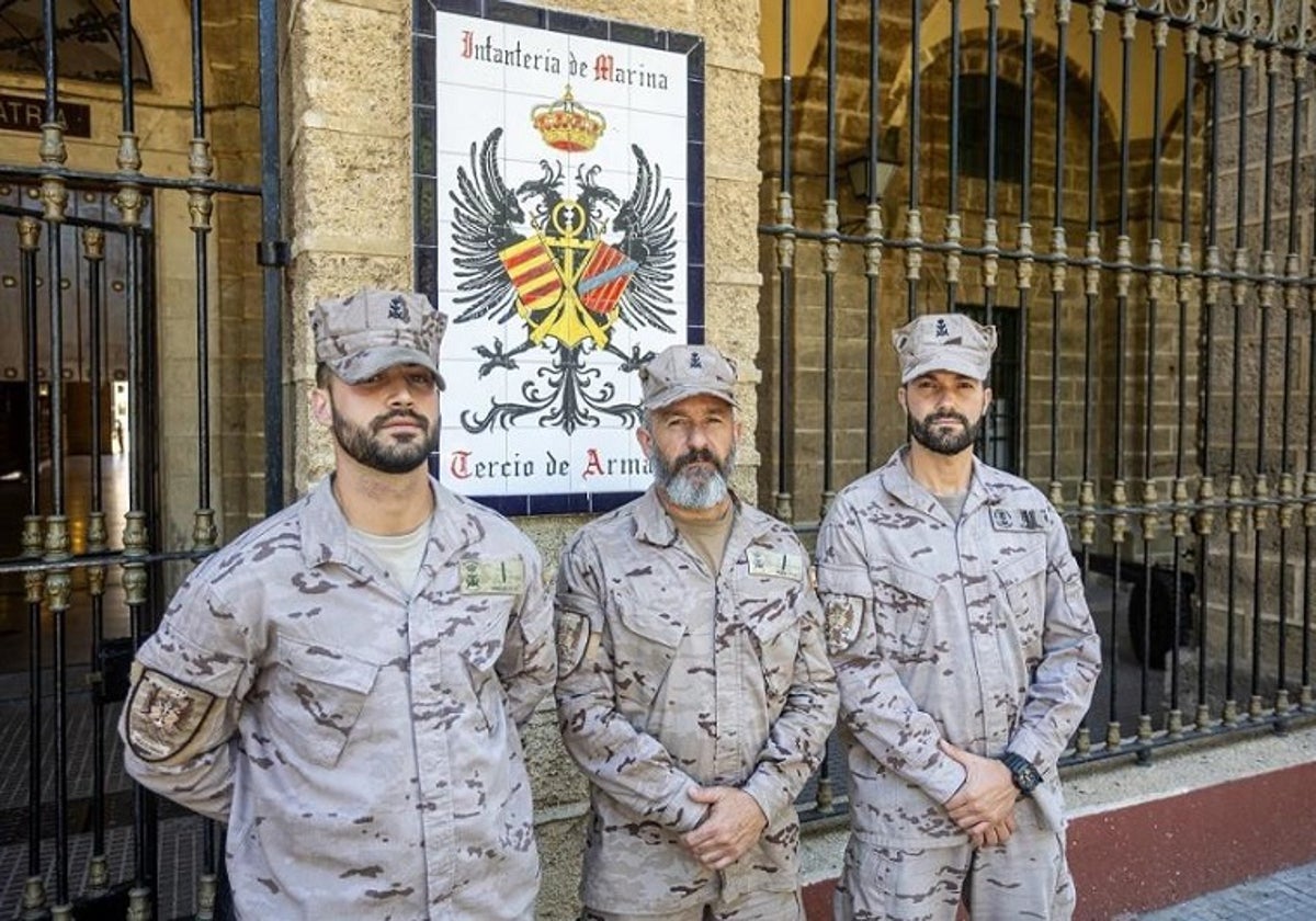 Los tres infantes de Marina que socorrieron a la mujer en Cádiz