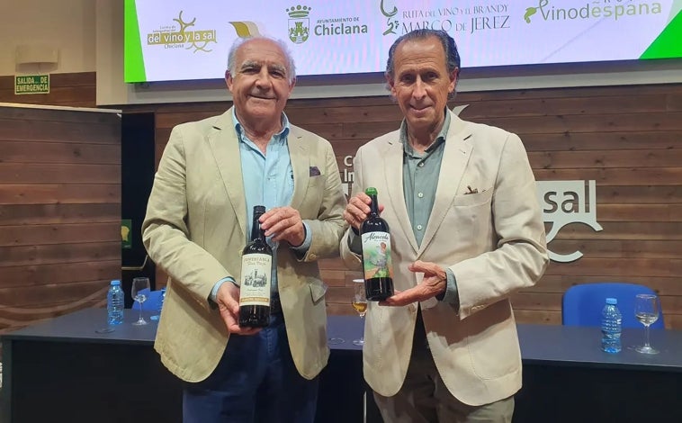 Imagen principal - Alzacola y Juntatabla, los dos nuevos vinos de Bodega Manuel Aragón