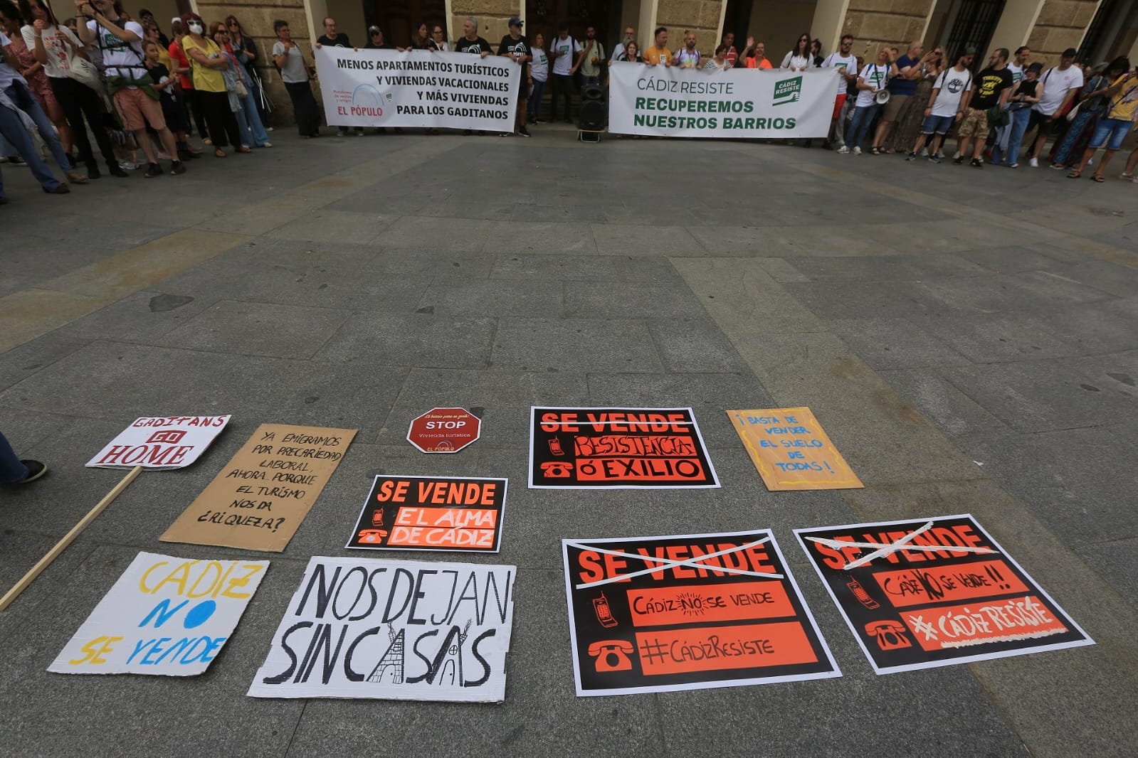 Fotos: Las imágenes de la manifestación en Cádiz contra el exceso turístico