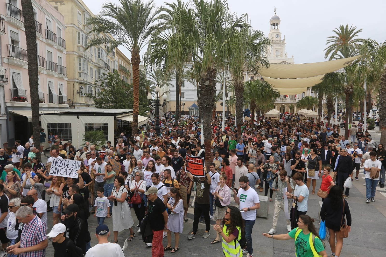 Fotos: Las imágenes de la manifestación en Cádiz contra el exceso turístico