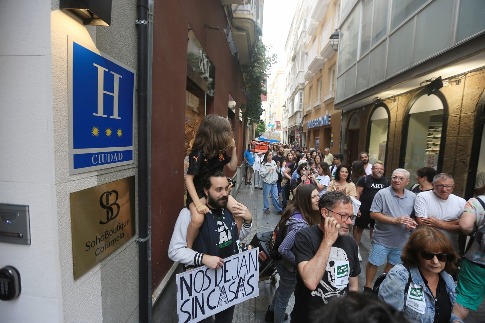 Fotos: Las imágenes de la manifestación en Cádiz contra el exceso turístico