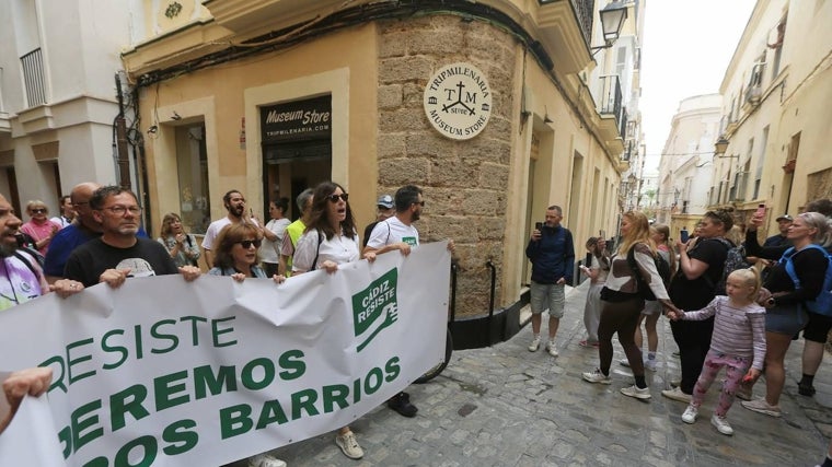 Manifestación en Cádiz contra el exceso turístico