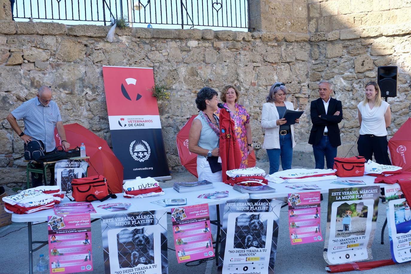 Los animales de compañía protagonizan la campaña sobre tenencia responsable de mascotas en Cádiz