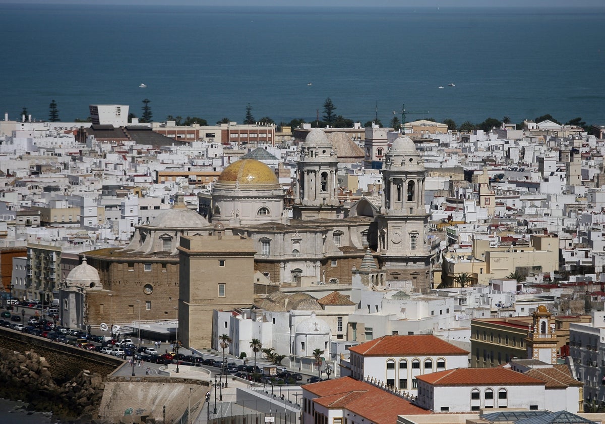 Vista aérea de parte del casco histórico de Cádiz.