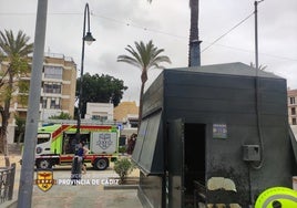 Trasladado al hospital con  quemaduras tras un incendio en una churrería en Sanlúcar