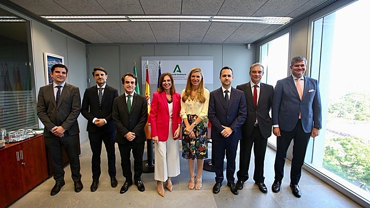 Fomento y el sector cementero colaboran para hacer más sostenibles los materiales de construcción