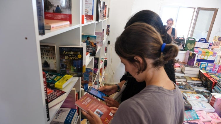 La Feria del Libro de Cádiz iguala su récord histórico de asistencia en su 39ª edición, con más de 20.000 visitantes