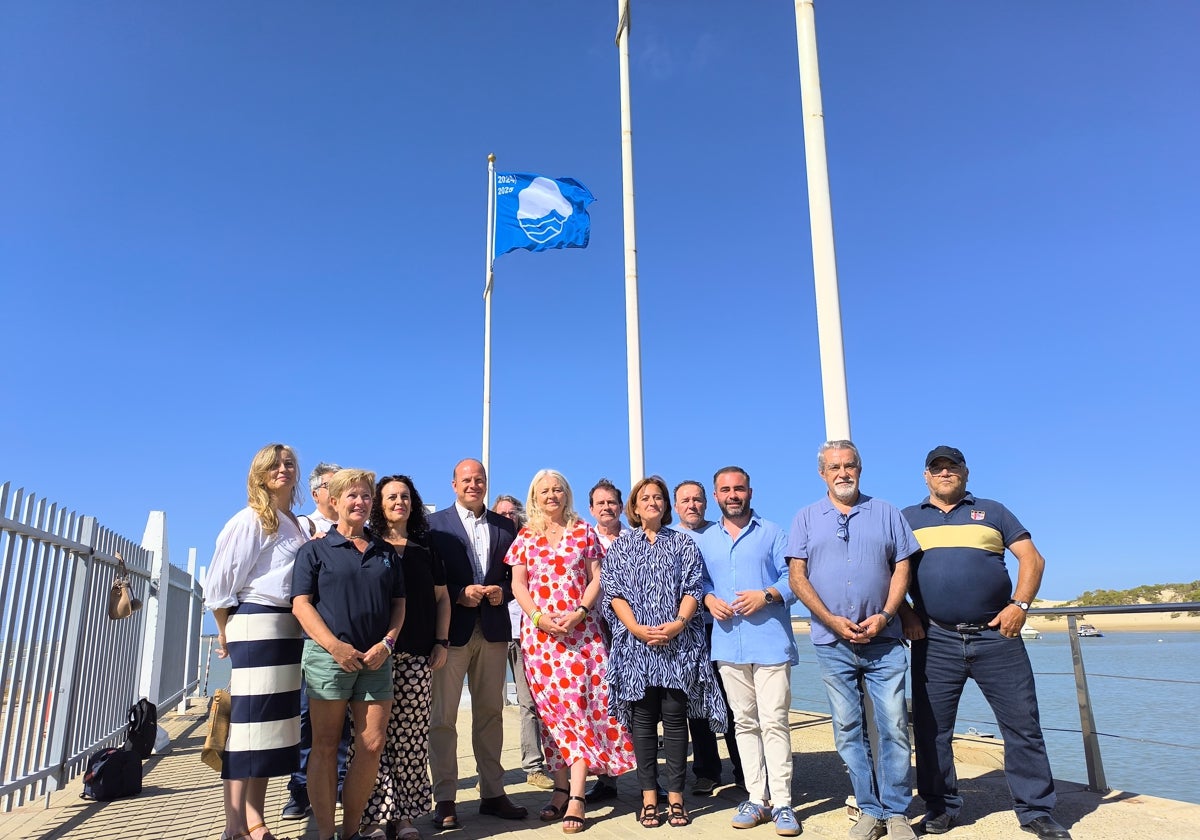 El puerto deportivo de Sancti Petri renueva, un año más, la Bandera Azul