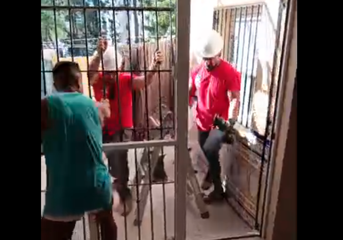 Operarios trabajando en la casa de José María