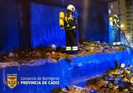 Vídeo: Incendio en la lonja municipal de Cádiz