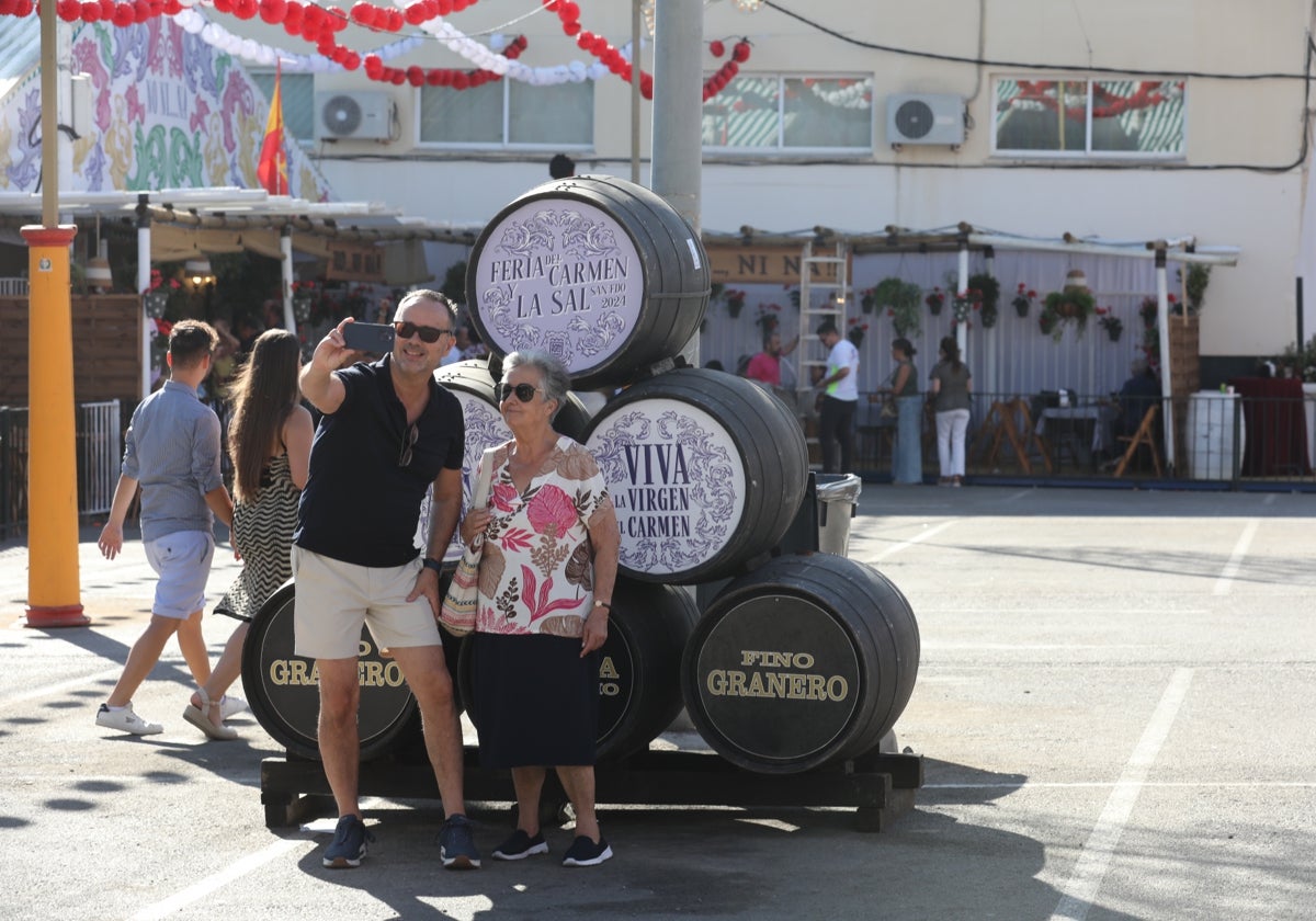 Desde primeras horas de la tarde, los isleños se acercaron a su feria