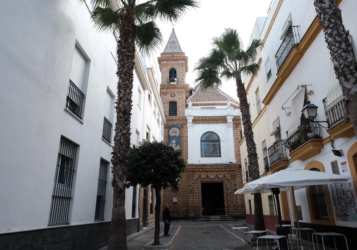 El obispo de Cádiz, Rafael Zornoza, nombra nuevo párroco para La Palma y mantiene al de San Severiano