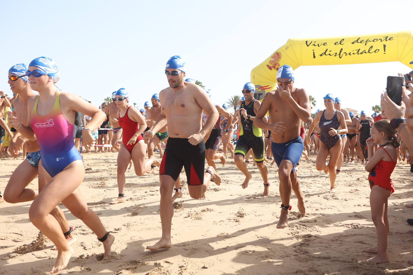 Fotos: La Barrosa celebra una nueva edición de &#039;Brazadas Solidarias Chiclana&#039;