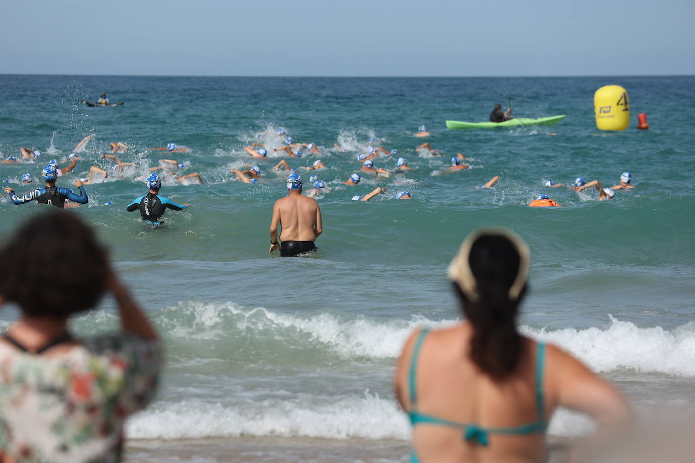 Fotos: La Barrosa celebra una nueva edición de &#039;Brazadas Solidarias Chiclana&#039;