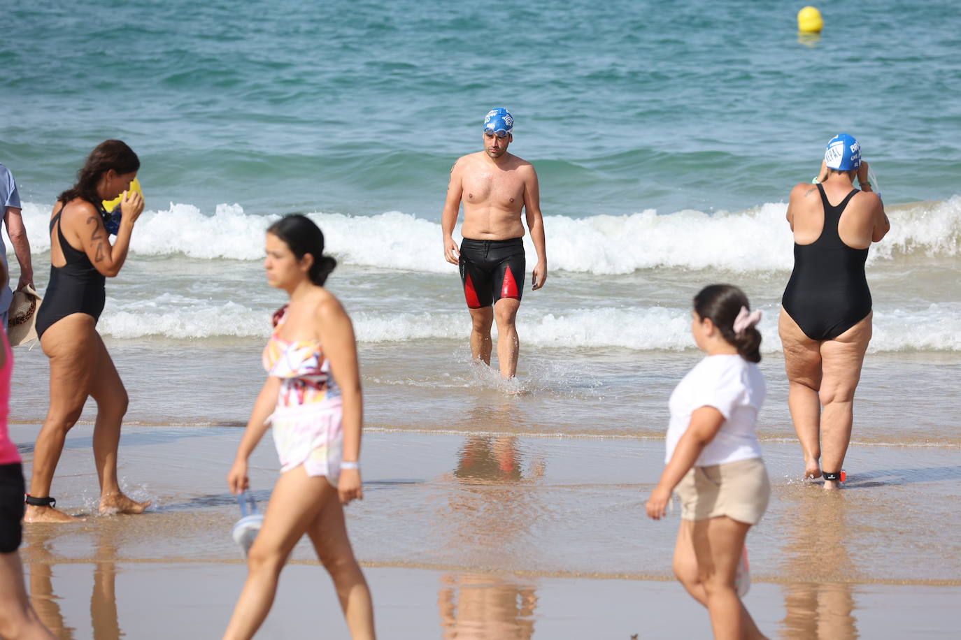 Fotos: La Barrosa celebra una nueva edición de &#039;Brazadas Solidarias Chiclana&#039;