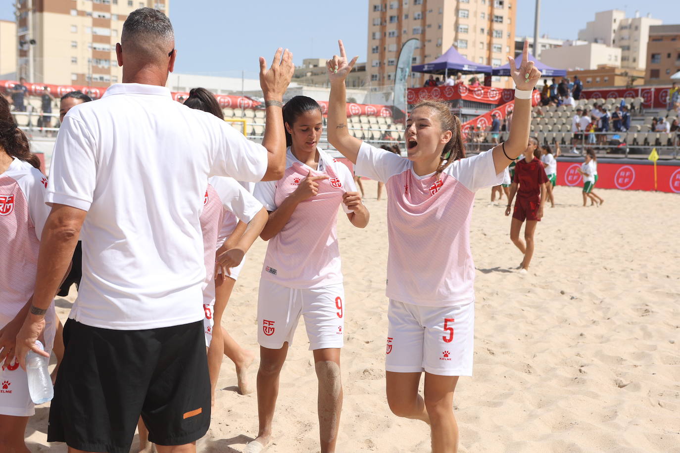 Fotos: El mejor fútbol playa se da cita en el Cádiz Arena