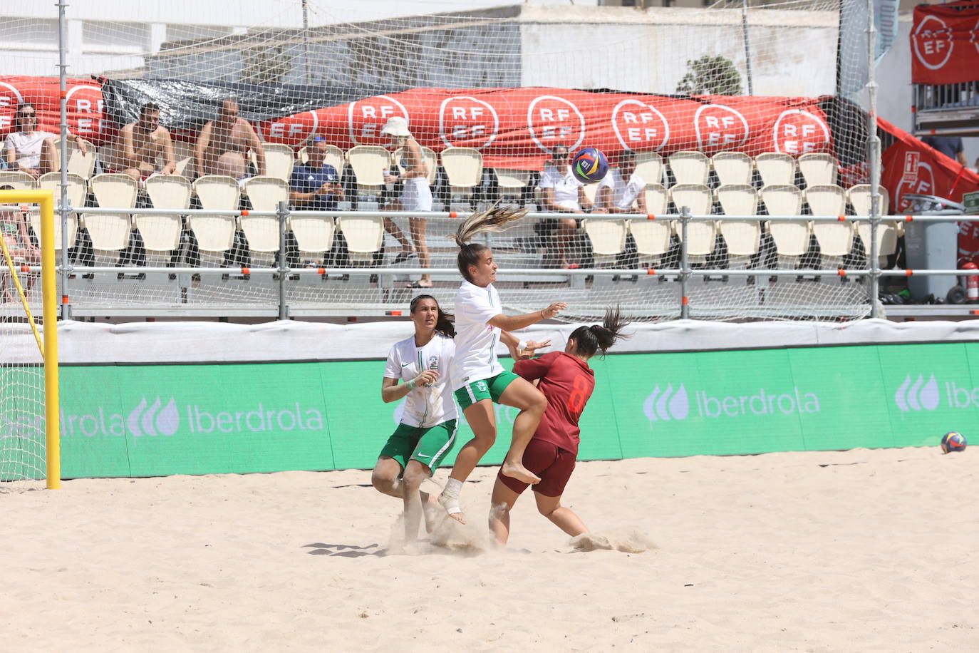 Fotos: El mejor fútbol playa se da cita en el Cádiz Arena