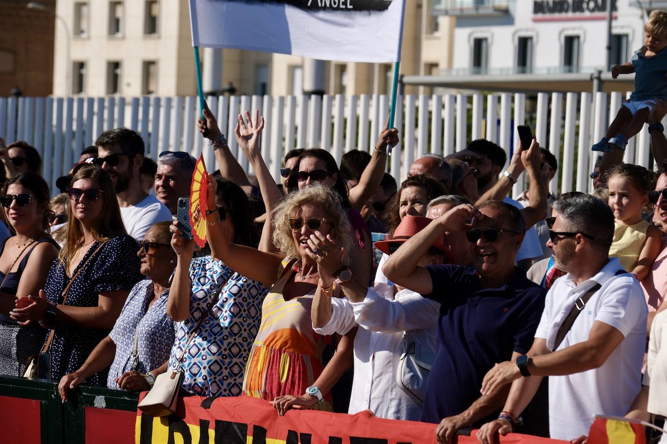 Fotos: Así ha sido la llegada de Elcano a Cádiz