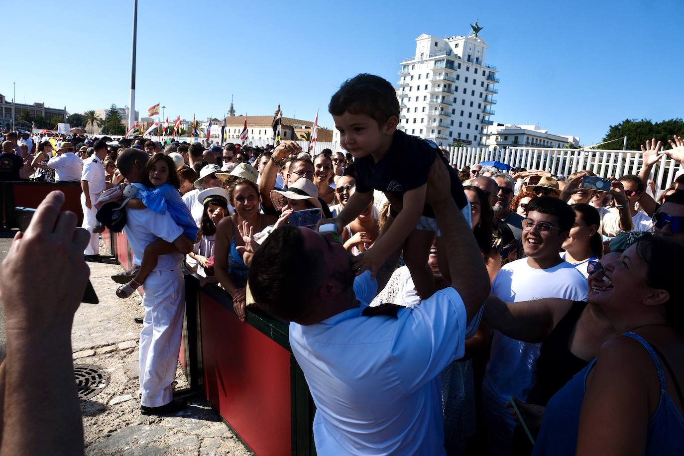 Fotos: Así ha sido la llegada de Elcano a Cádiz