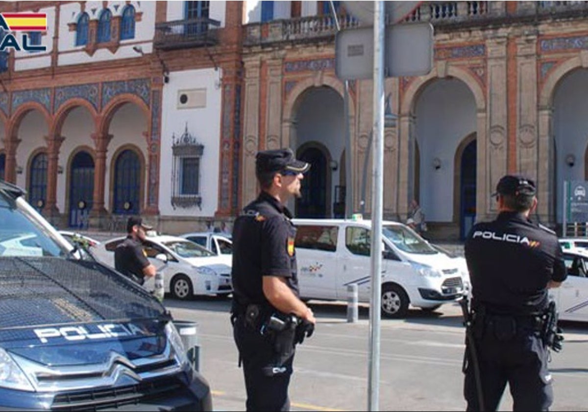 Un padre y su hijo rompen la nariz y apuñalan a un vigilante en la estación de trenes de Jerez