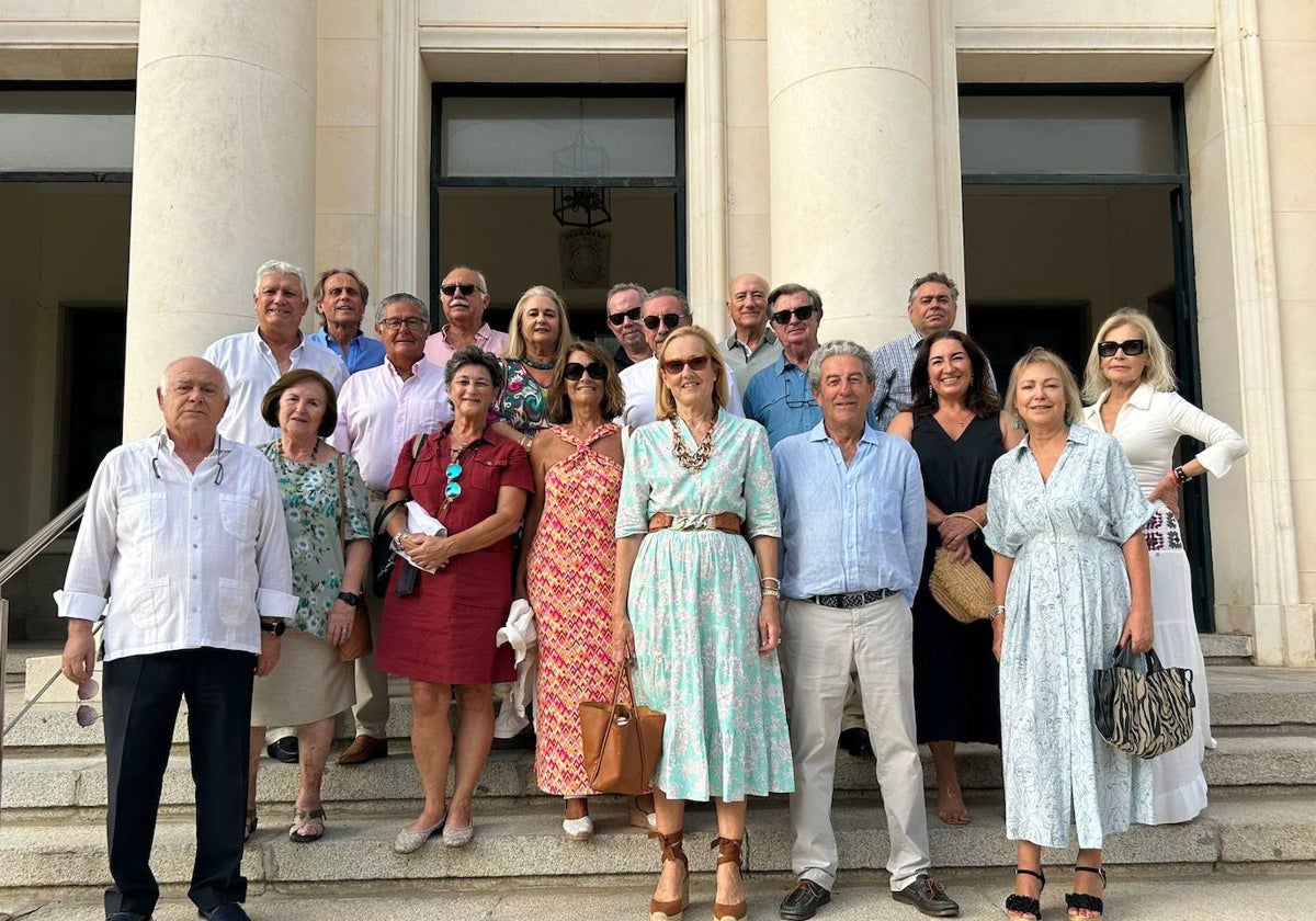 Delegación del Club Liberal 1812 durante la visita.