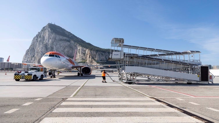 Detonan de manera «controlada» un equipamiento desatendido en el Aeropuerto de Gibraltar