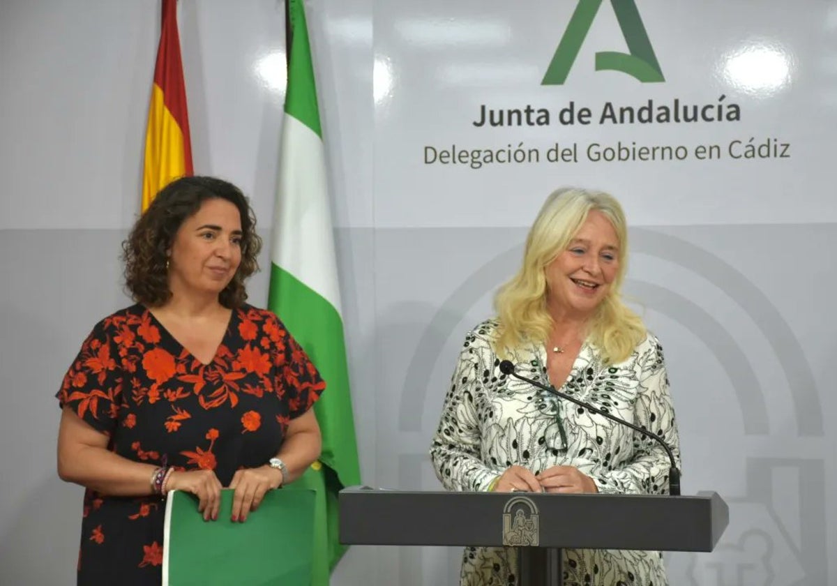 Mercedes Colombo, junto a Carmen Sánchez, informando del anteproyecto de la Ley de Vivienda de Andalucía