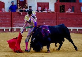 Triunfal corrida en El Puerto en la que Ponce, Luque y Galván salen a hombros