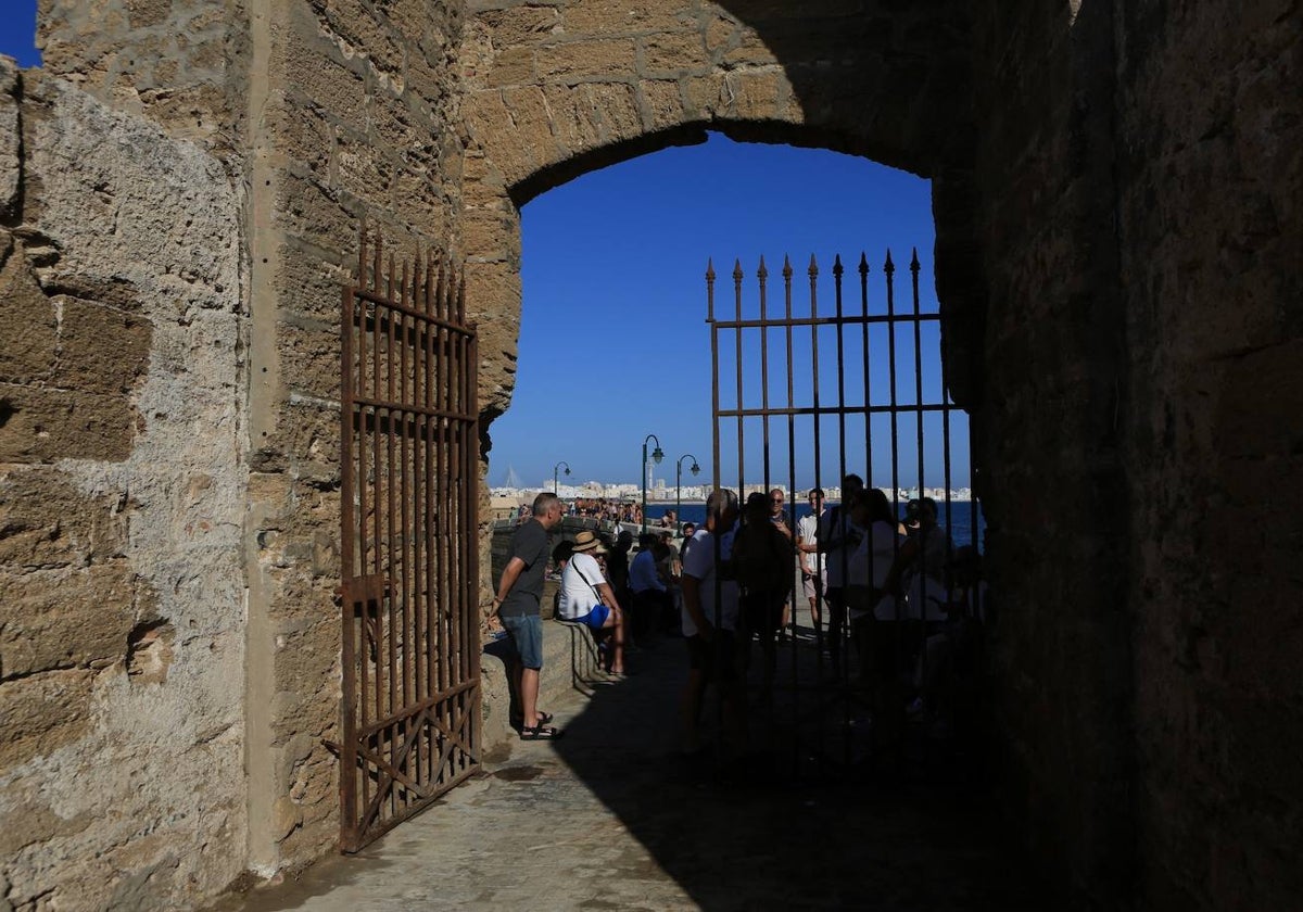 Las puertas del castillo ya están abiertas para el visitante.