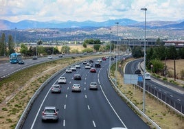 Retenciones, atascos y tráfico muy lento en los accesos a  Cádiz al inicio del dispositivo por el 15 de agosto