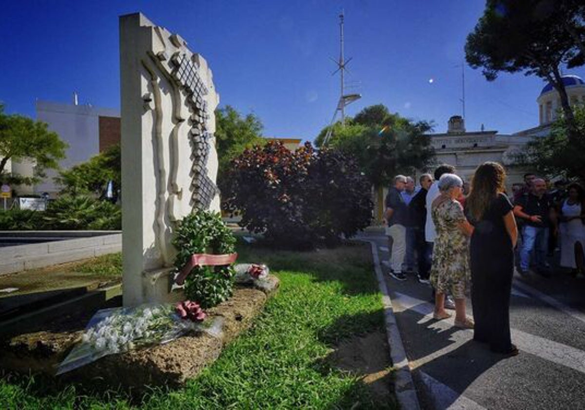 Monumento a las víctimas de la explosión.