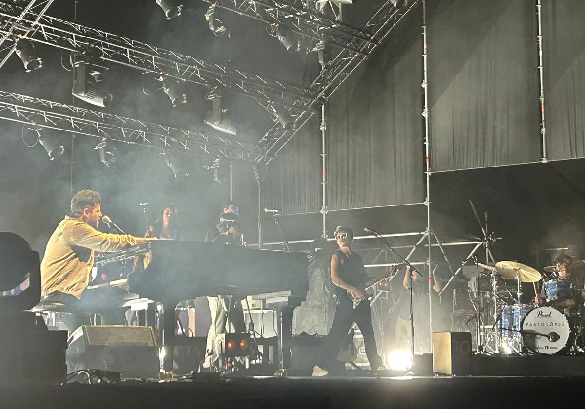 Pablo López en el escenario del Cabaret Festival