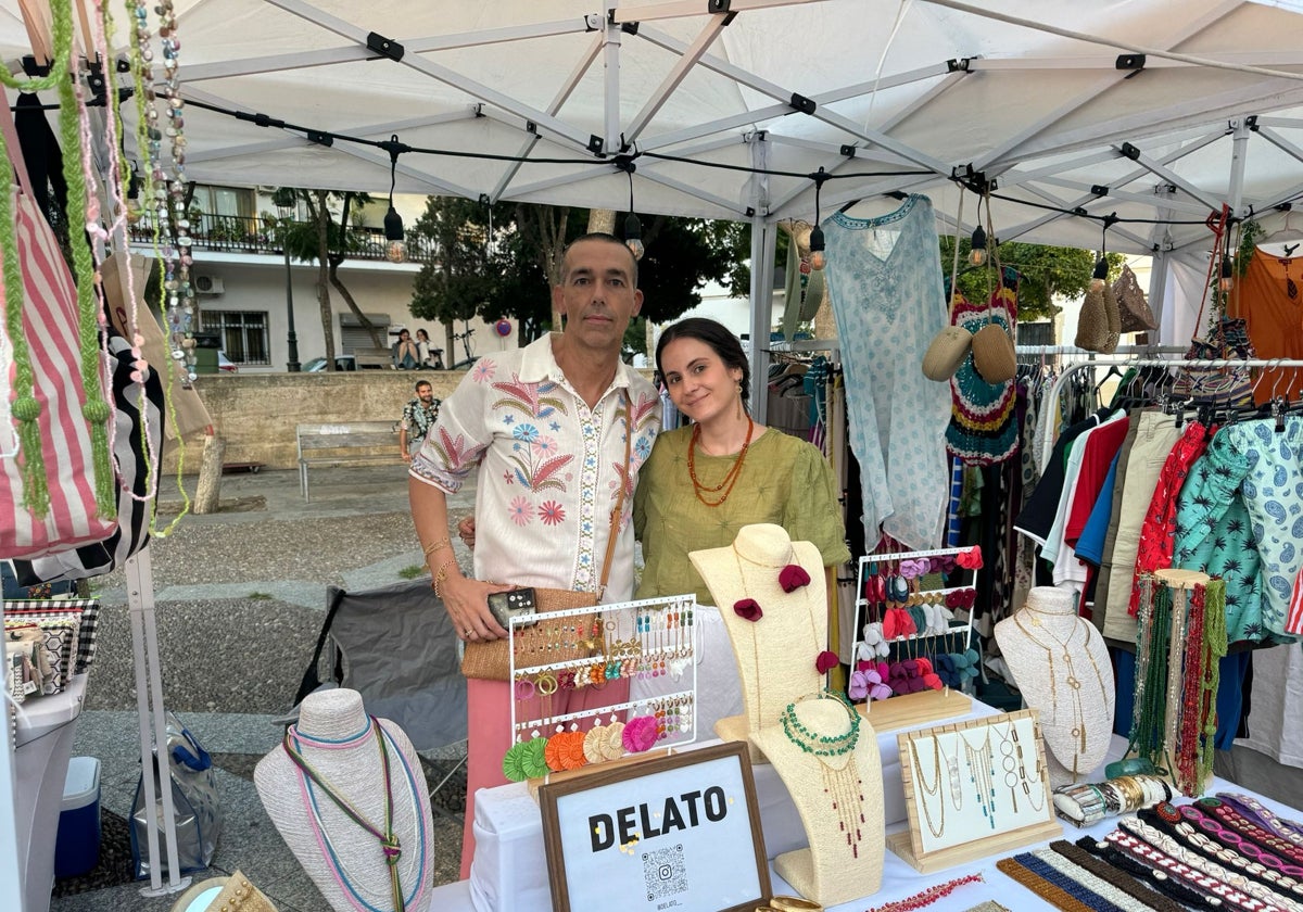 La Plaza del Castillo se llena de artesanía, moda y música con el Mercadillo de Verano de El Puerto