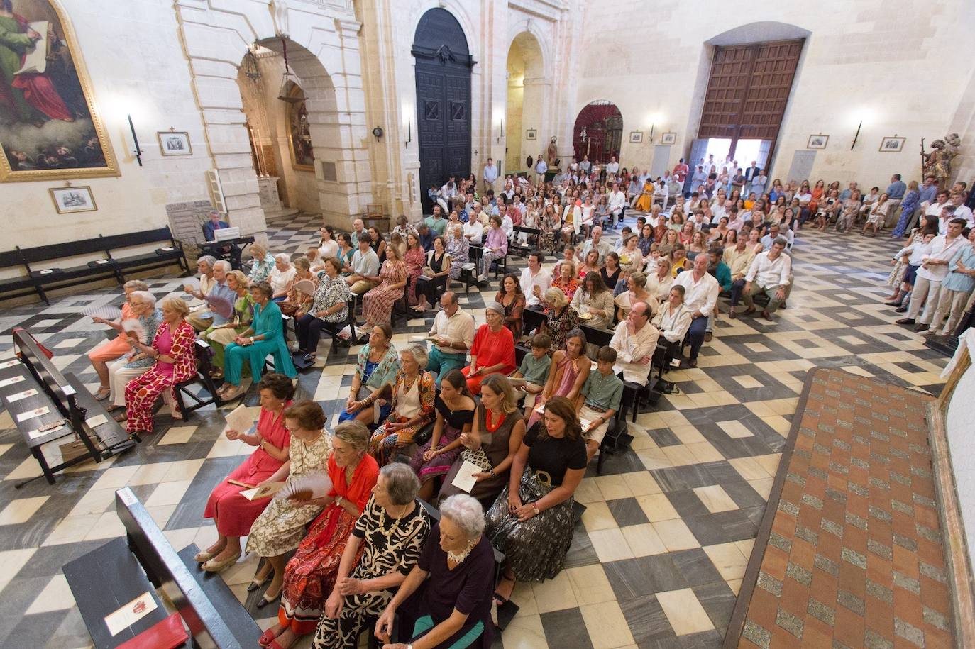 Imagen de la familia en la misa en San Juan de los Caballeros