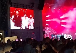 Antoñito Molina canta con su chirigota en el concierto de Bahía Sound: «ser pregonero del Carnaval es lo más grande»