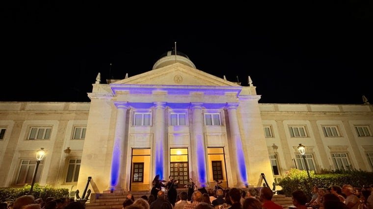 Cádiz conmemora el 77 aniversario de la explosión del 47 y recuerda a sus víctimas