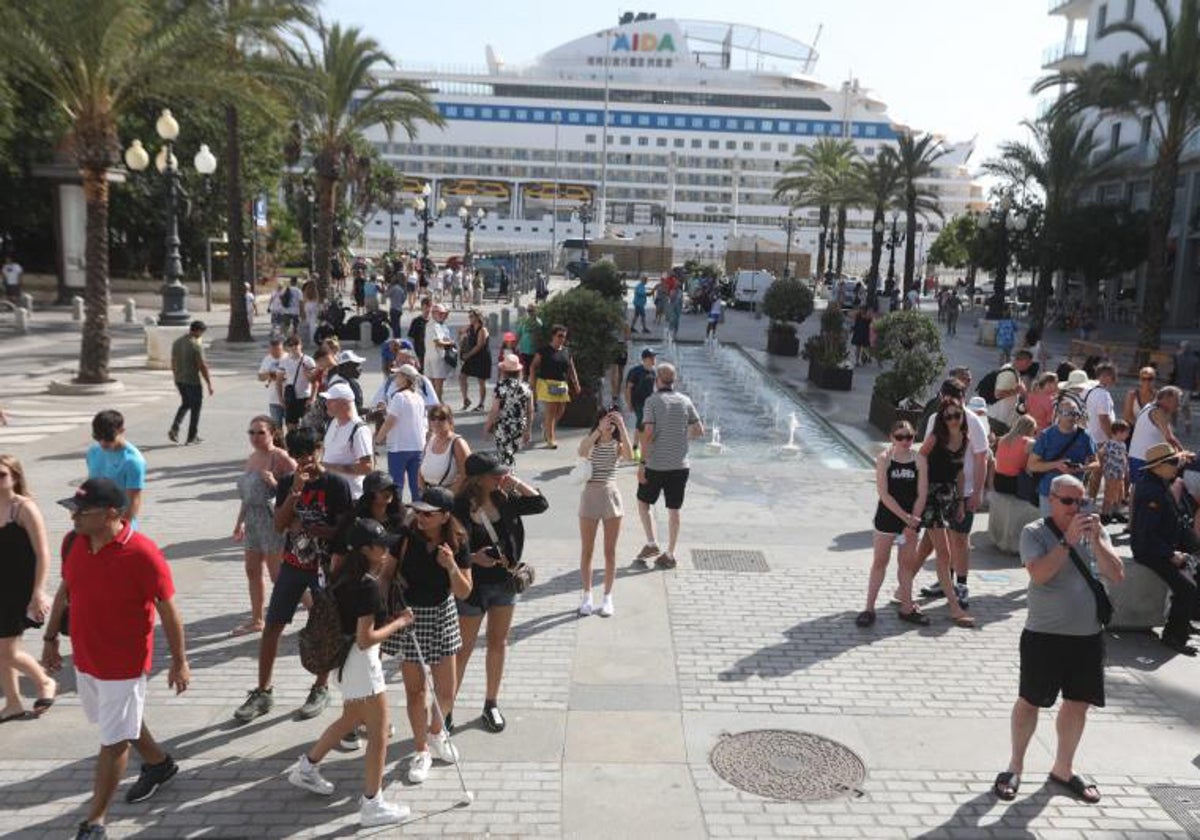 El Puerto de Cádiz recibe este jueves la llegada de más de 5.000 cruceristas