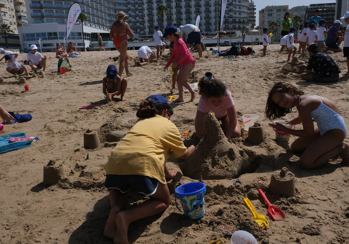 Concursos de castillos de arena en Cádiz y Valdelagrana