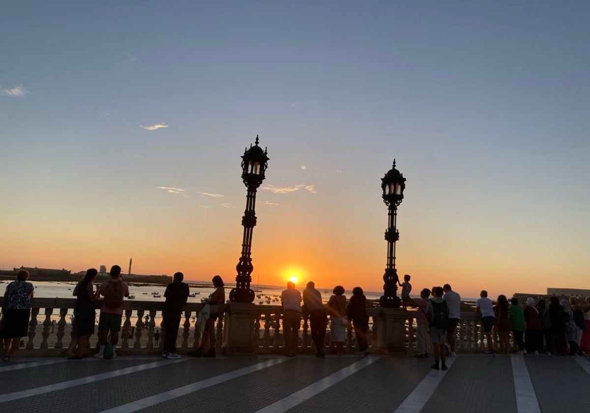 Atardecer en la playa de La Caleta