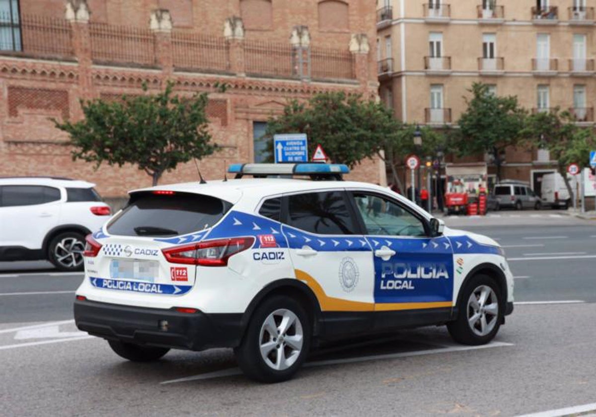 La Policía Local de Cádiz detiene a una persona en el centro histórico por venta y tenencia de hachís