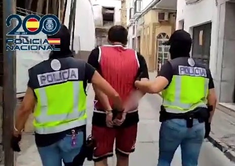 Imagen secundaria 1 - La pareja que vendía droga en pleno centro de Sanlúcar acumula más de sesenta antecedentes