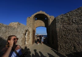 Unas 30.000 personas visitan el castillo de San Sebastián de Cádiz desde su reapertura